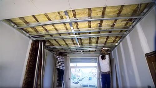 Comment poser un faux plafond acoustique en 6 étapes ? Tutoriel